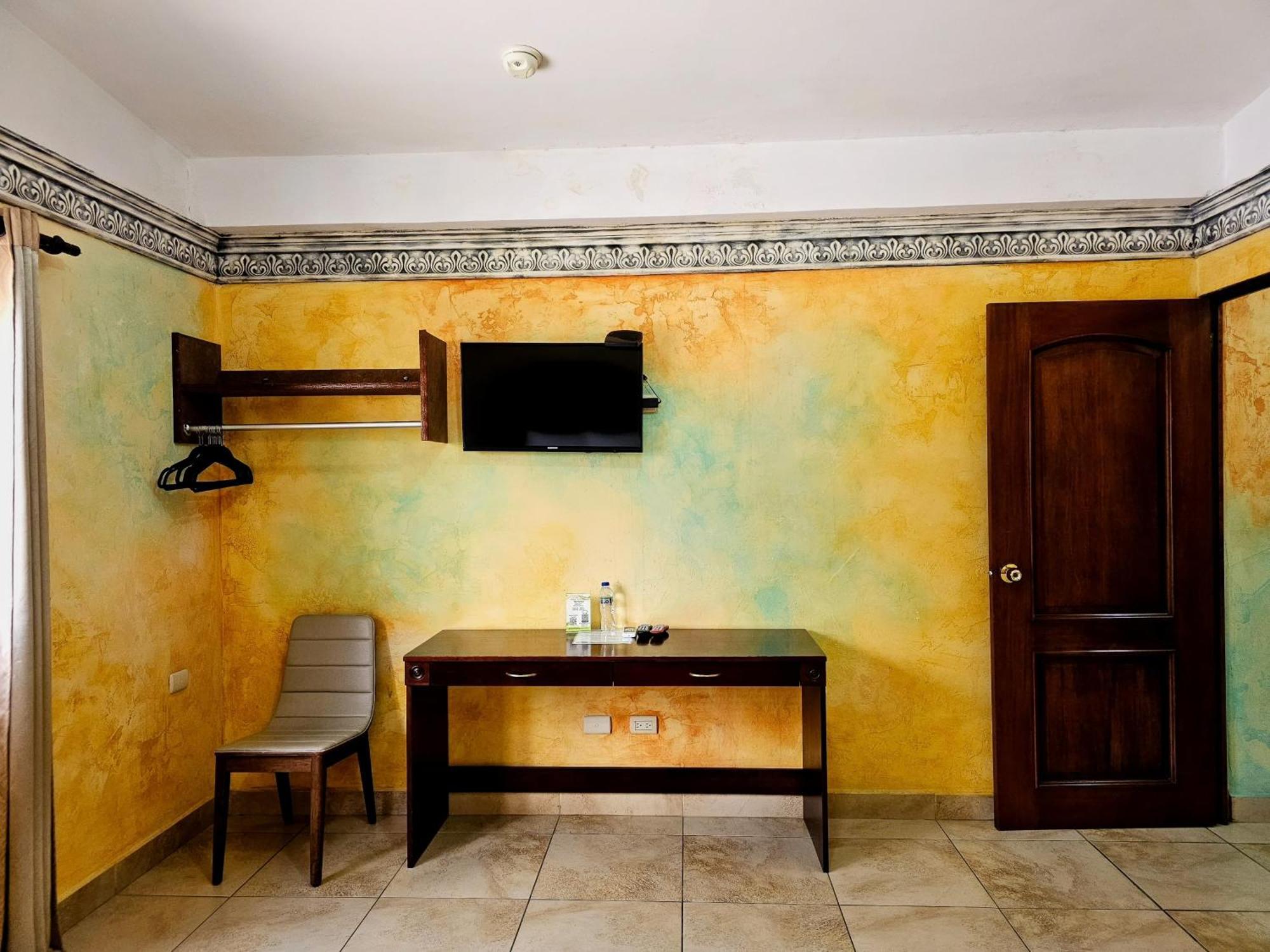 Antigua Inn Hotel Guatemala City Exterior photo
